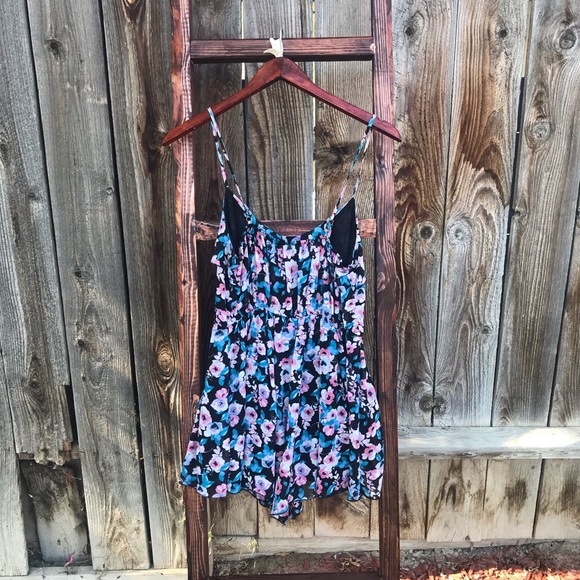 Floral Romper - Picture 2 of 3